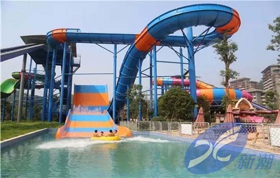 <b>大型沖天回旋滑梯</b>